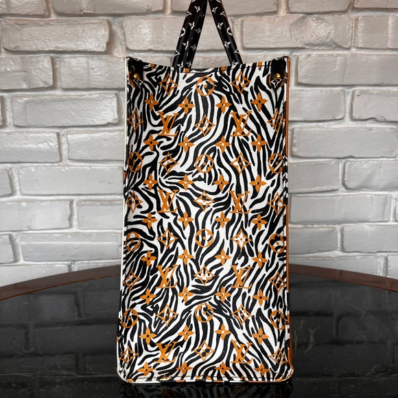 Louis Vuitton Monogram Giant Jungle Onthego GM - Picture 4 of 16